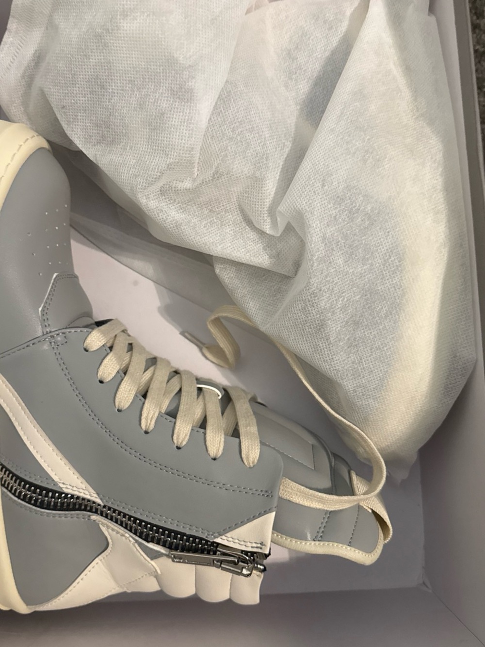Gray VR/AR Accessory Case by - Picture 4 of 5